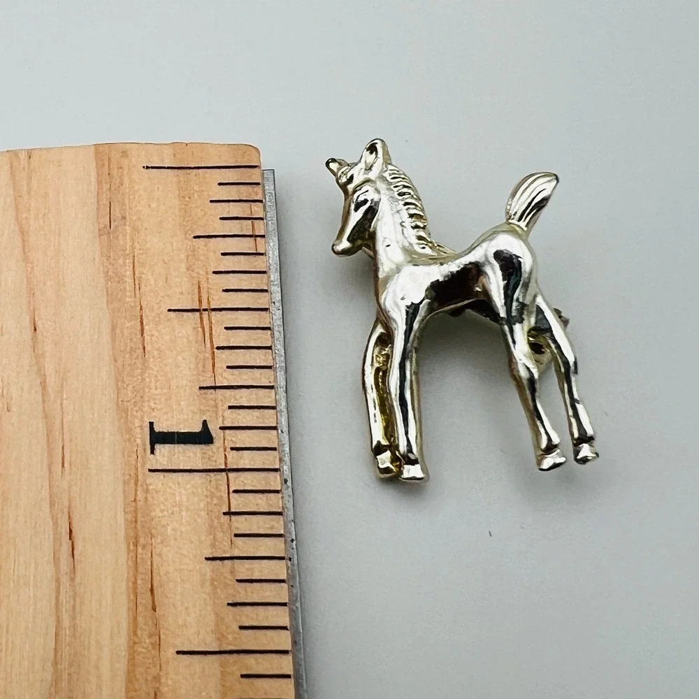Horse Brooch Vintage Gold Tone Standing Figural Pony Whimsical‎ Equestrian Pin